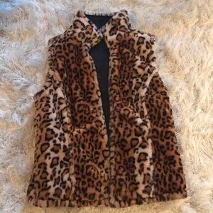 RUE 21 reversible leopard fur black puffer vest S
